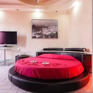 Suitehouse - With Jacuzzi & Comfort San Giorgio a Cremano